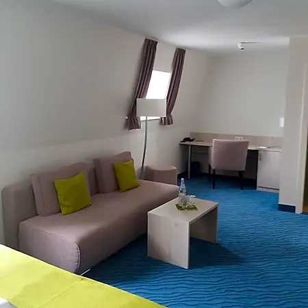 호텔 Inselhotel Rote Erde 3*