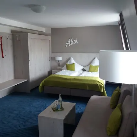 Inselhotel Rote Erde 3* بوركم