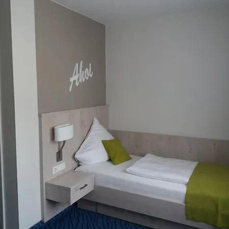 Inselhotel Rote Erde 3* بوركم
